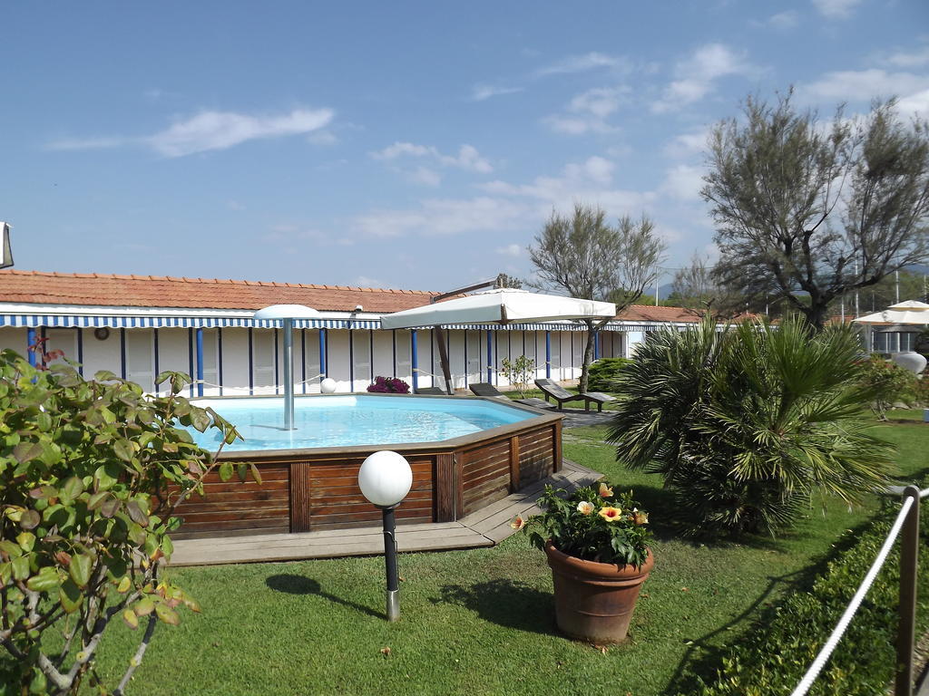 Bed & Breakfast Venezia Marina Di Carrara Bagian luar foto